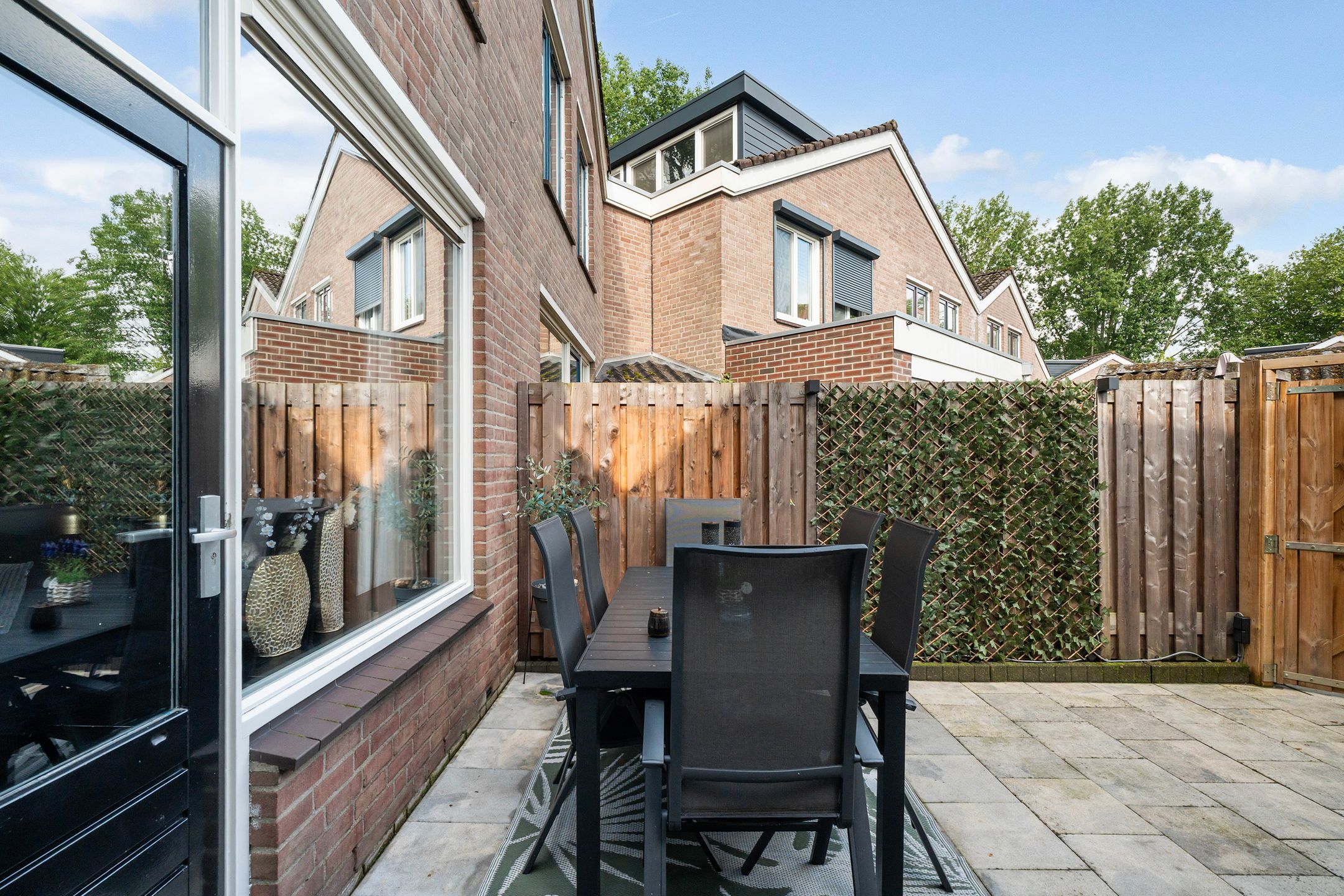 Spacious Family Home in Quiet Green Neighborhood of Rotterdam — 36