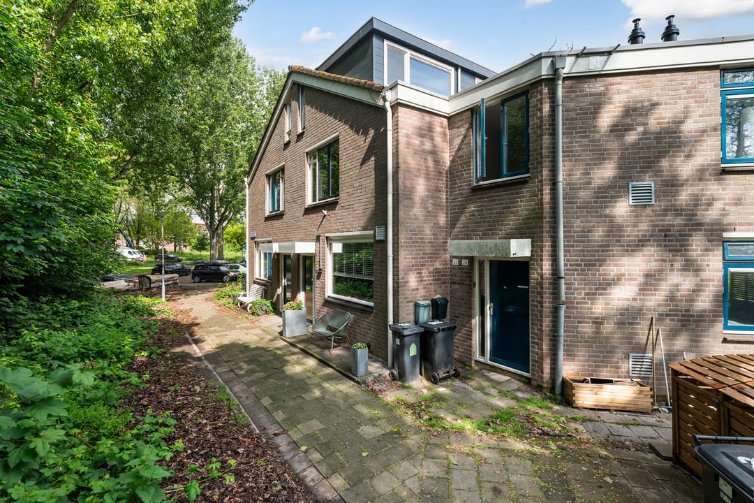 Spacious Family Home in Quiet Green Neighborhood of Rotterdam — 7