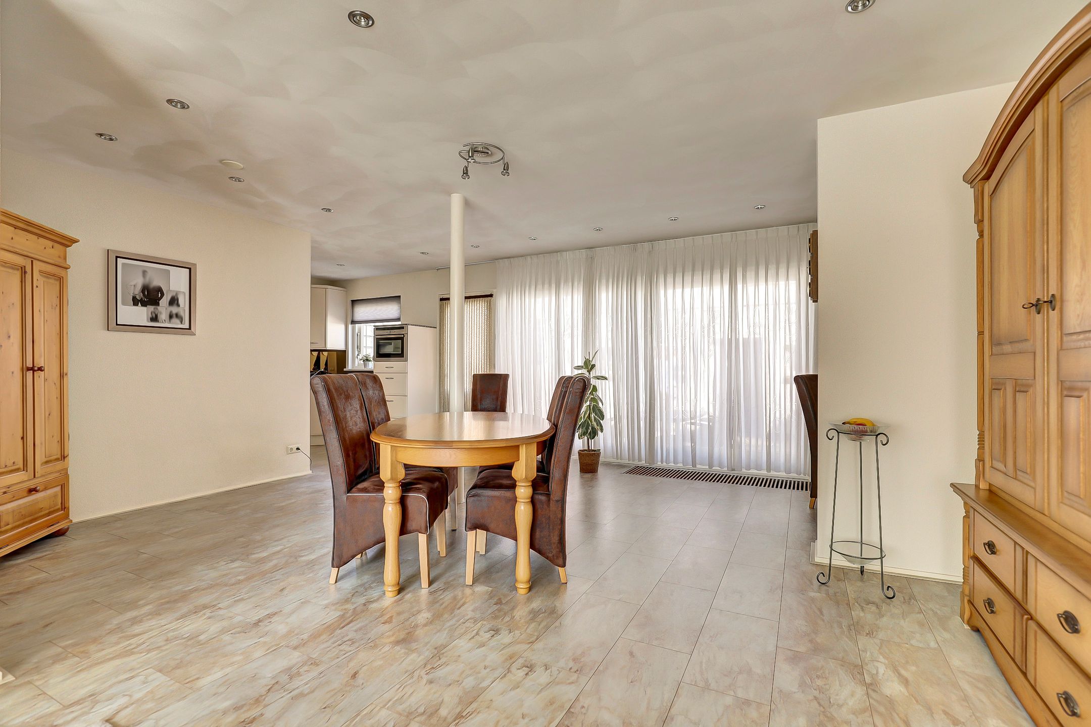 Spacious corner residence with double garage and sunny balcony in Waddinxveen — 12