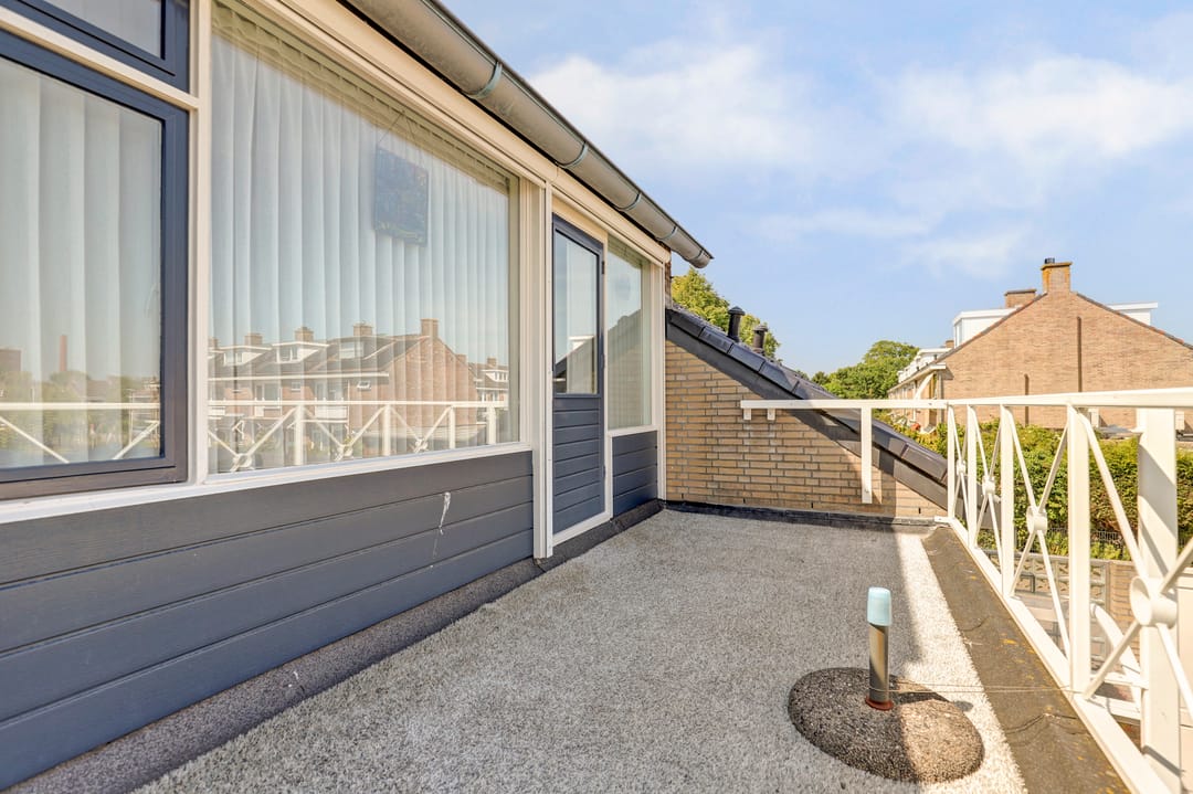 Spacious corner residence with double garage and sunny balcony in Waddinxveen — 22