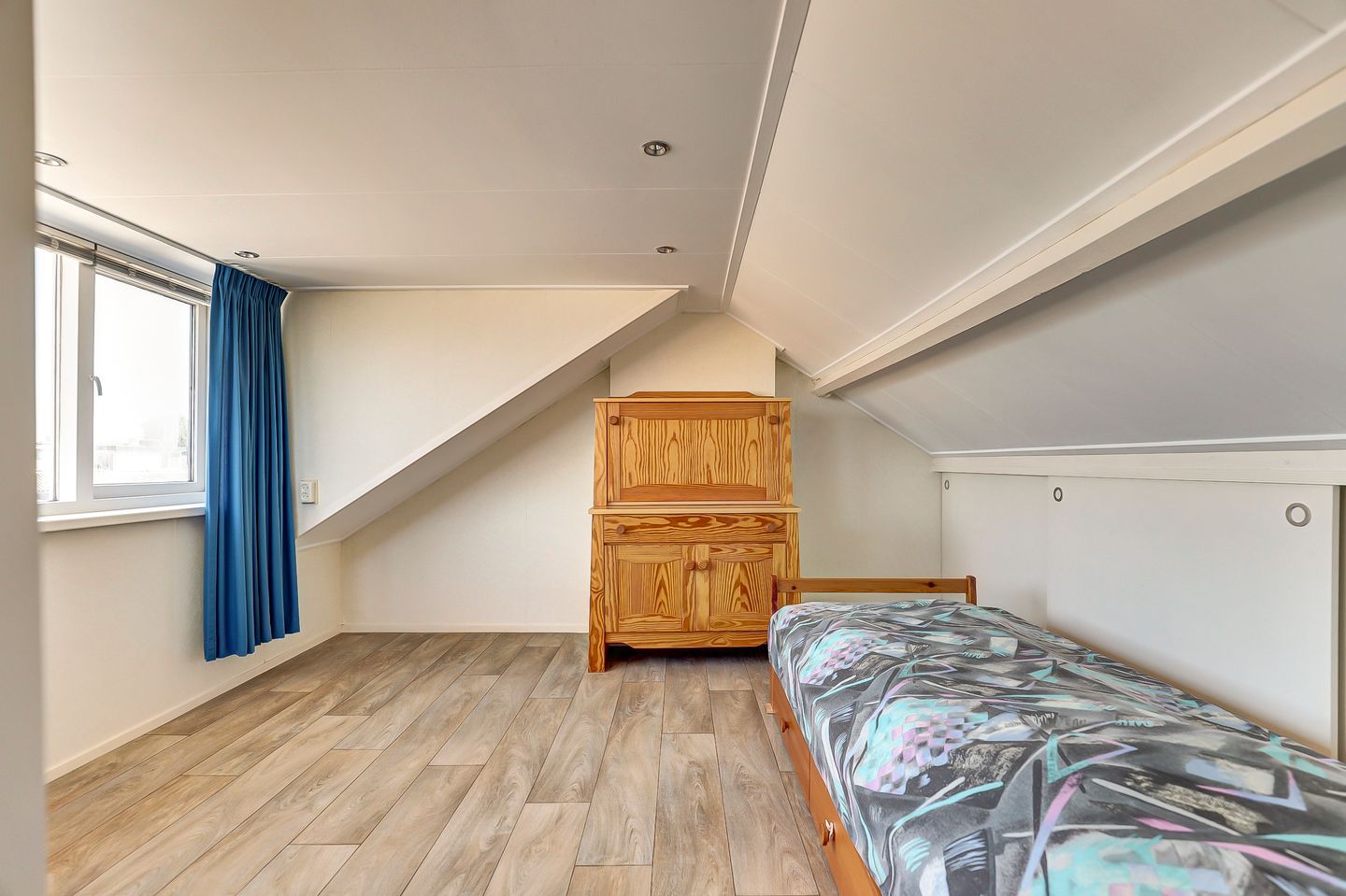 Spacious corner residence with double garage and sunny balcony in Waddinxveen — 29