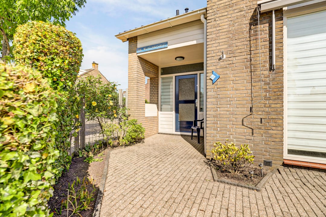 Spacious corner residence with double garage and sunny balcony in Waddinxveen — 8