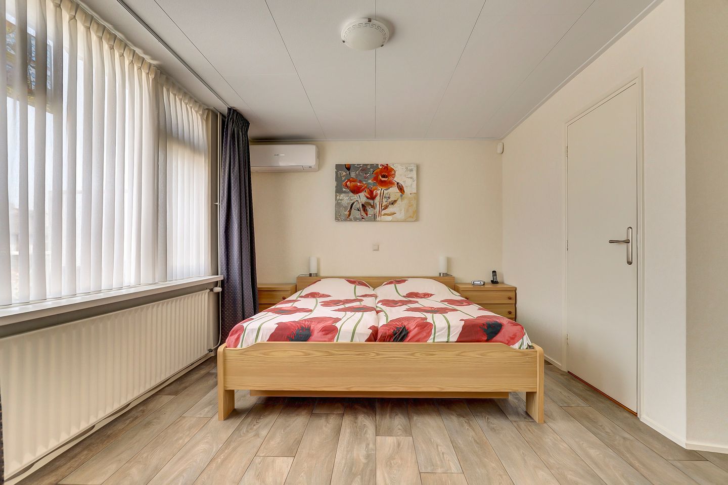 Spacious corner residence with double garage and sunny balcony in Waddinxveen — 19