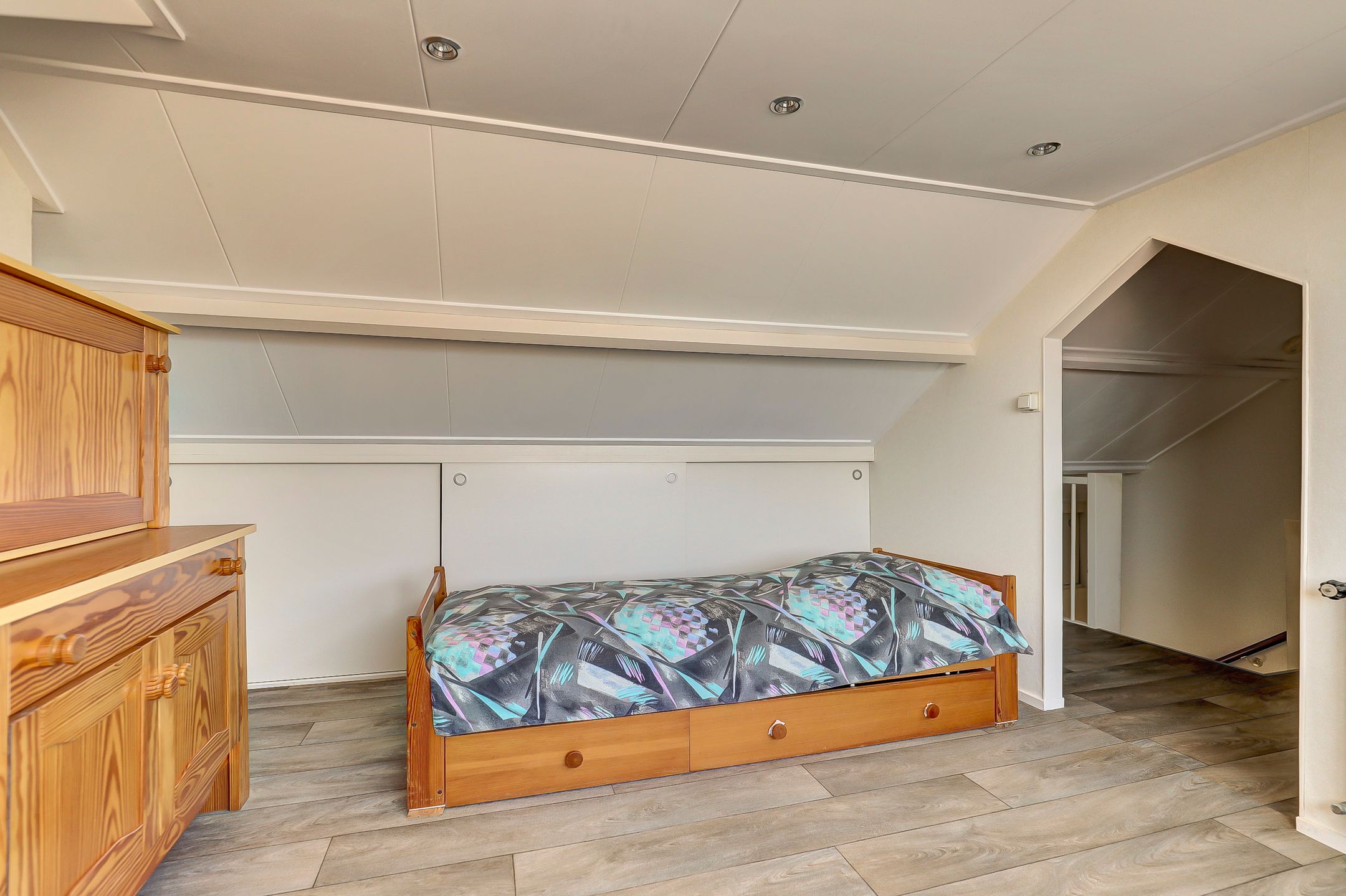 Spacious corner residence with double garage and sunny balcony in Waddinxveen — 30