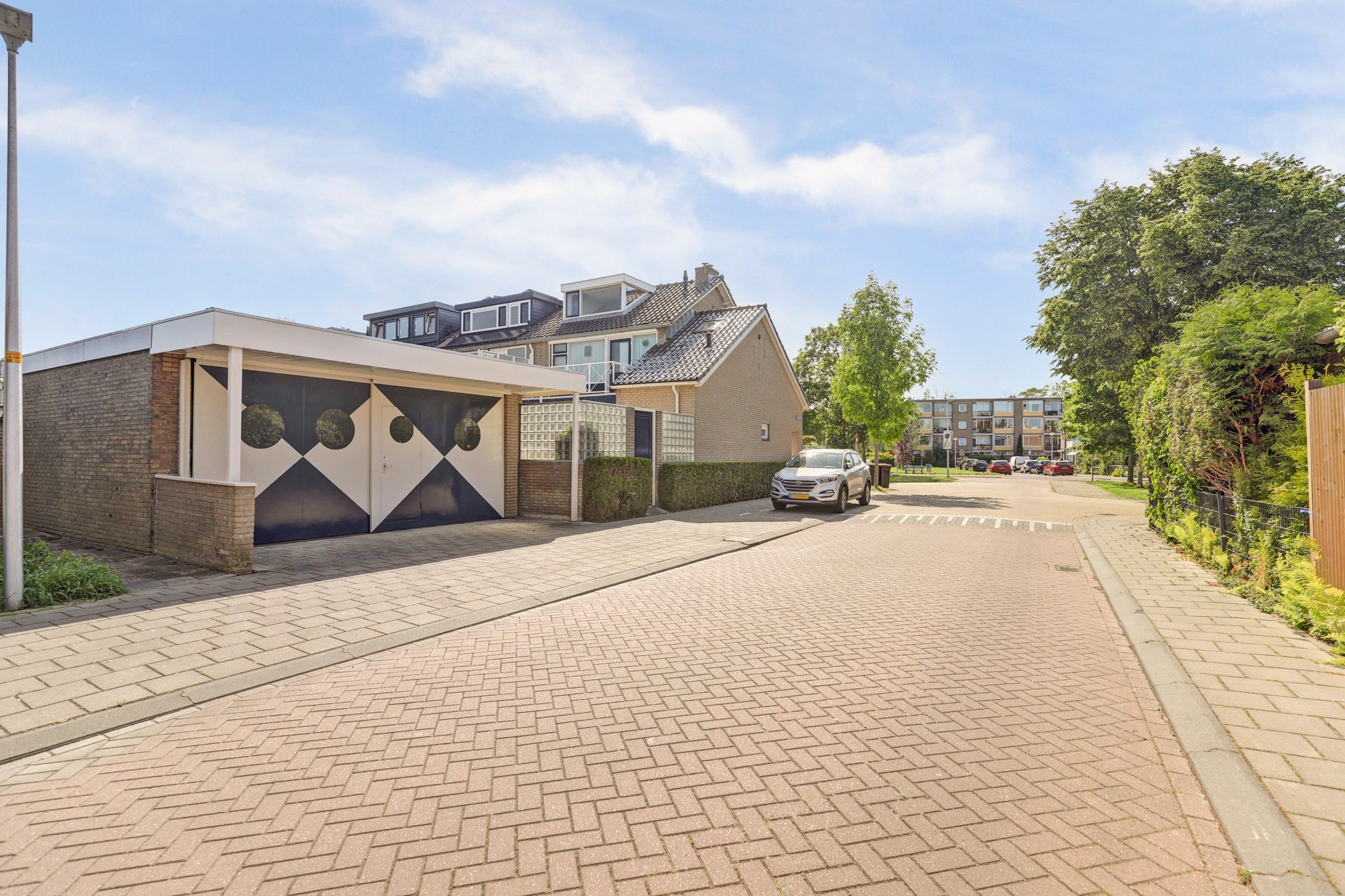 Spacious corner residence with double garage and sunny balcony in Waddinxveen — 39