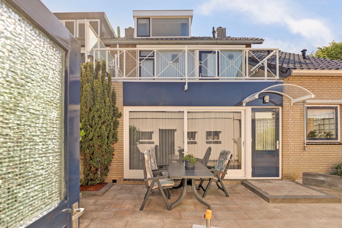 Spacious corner residence with double garage and sunny balcony in Waddinxveen — 35