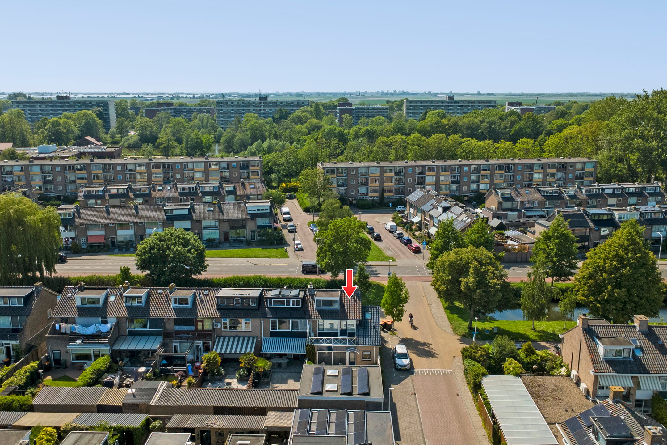 Spacious corner residence with double garage and sunny balcony in Waddinxveen — 42