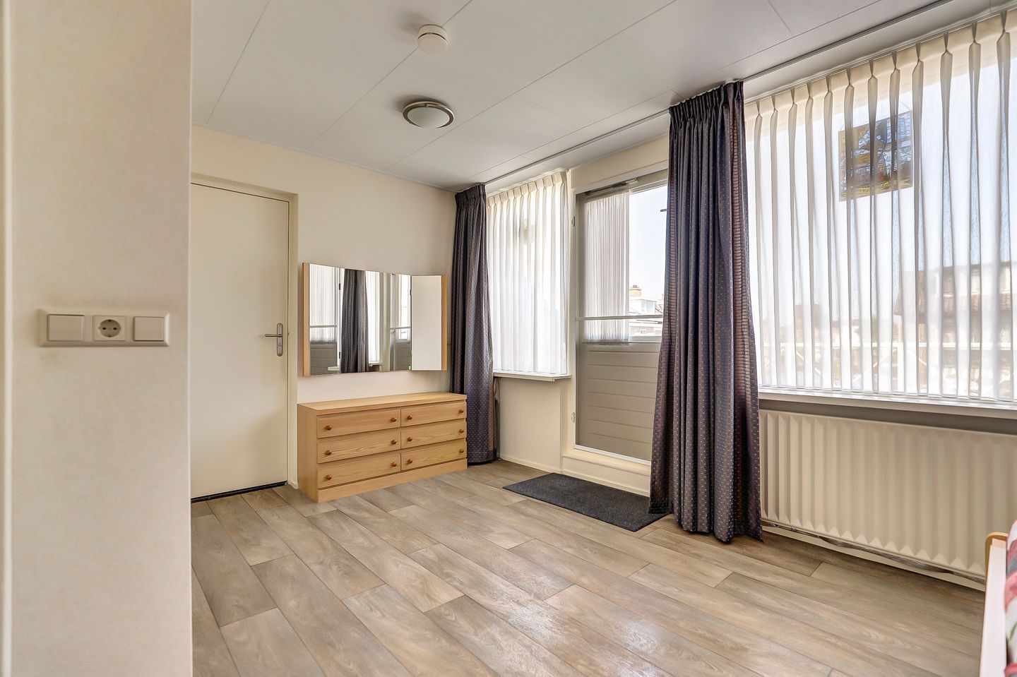 Spacious corner residence with double garage and sunny balcony in Waddinxveen — 20
