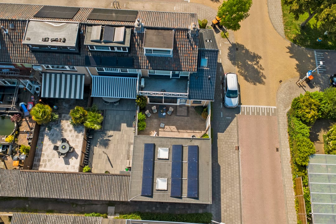 Spacious corner residence with double garage and sunny balcony in Waddinxveen — 41