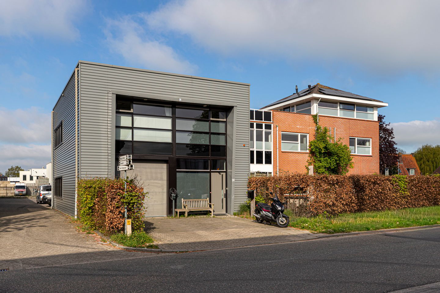 View photo 1 of Barwoutswaarder 17-A