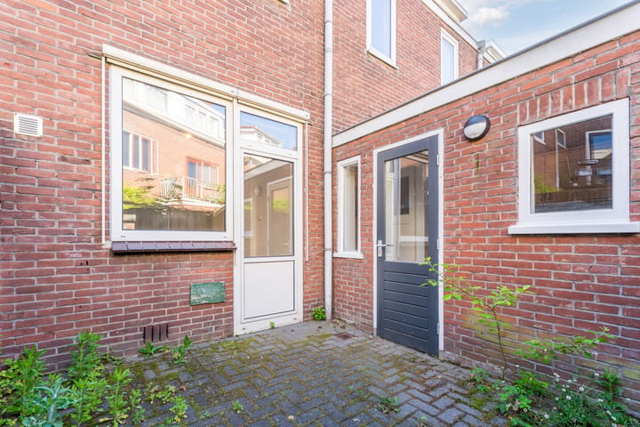Tussenwoning te koop: St. Jacobslaan 14, Nijmegen