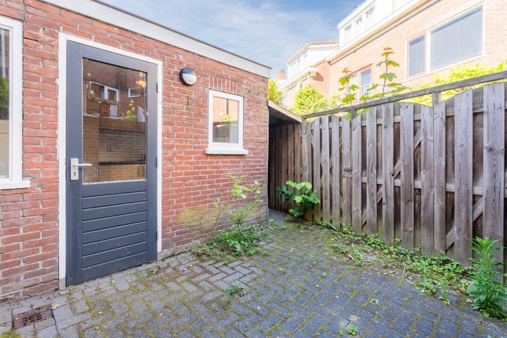 Tussenwoning te koop: St. Jacobslaan 14, Nijmegen