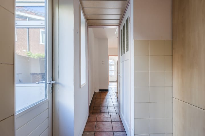 Tussenwoning te koop: St. Jacobslaan 14, Nijmegen