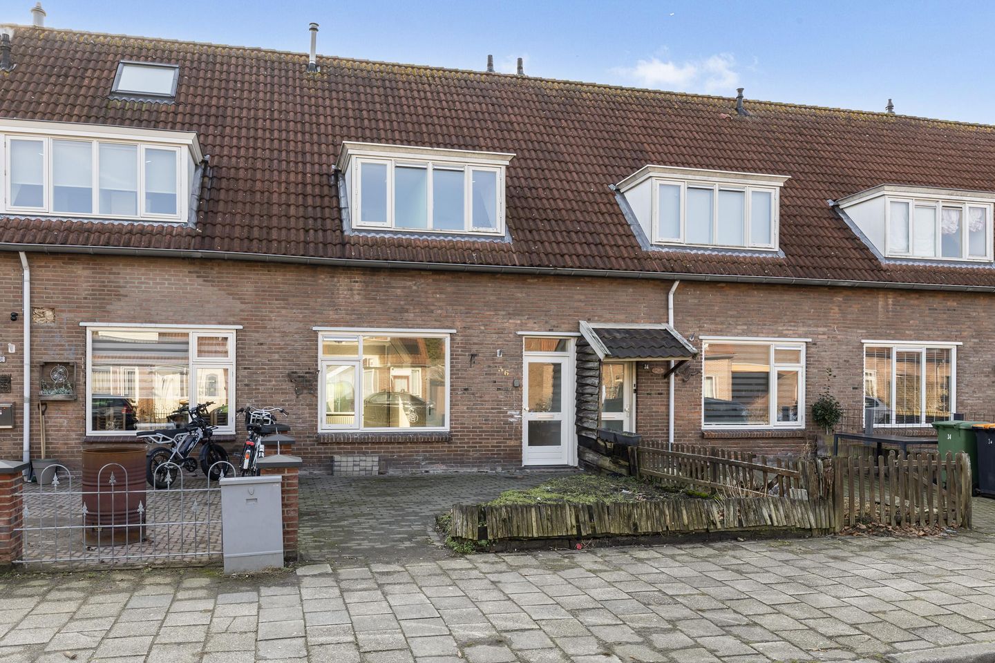 Photo 1 of J van der Veenstraat 36