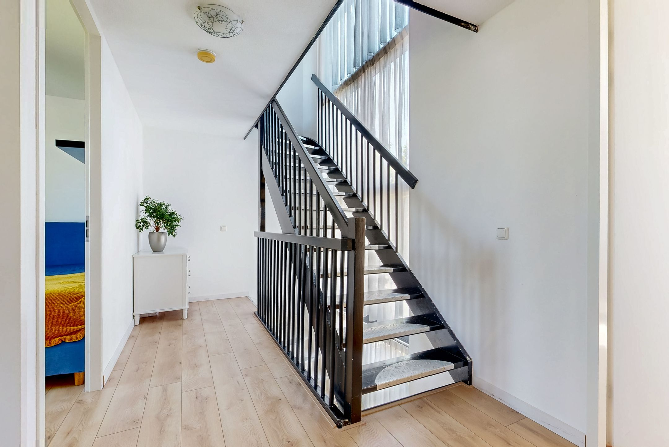 Spacious and Modern Corner Home with Private Parking and Two Bathrooms — 15