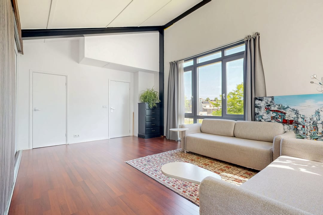 Spacious and Modern Corner Home with Private Parking and Two Bathrooms — 26