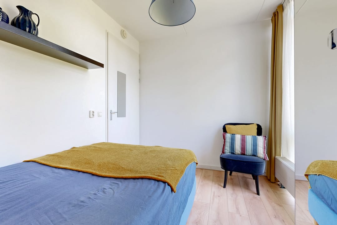 Spacious and Modern Corner Home with Private Parking and Two Bathrooms — 17