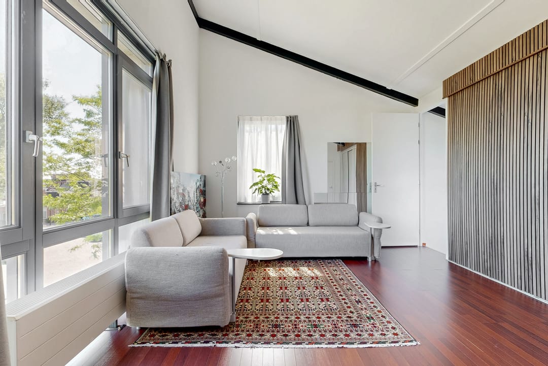 Spacious and Modern Corner Home with Private Parking and Two Bathrooms — 28