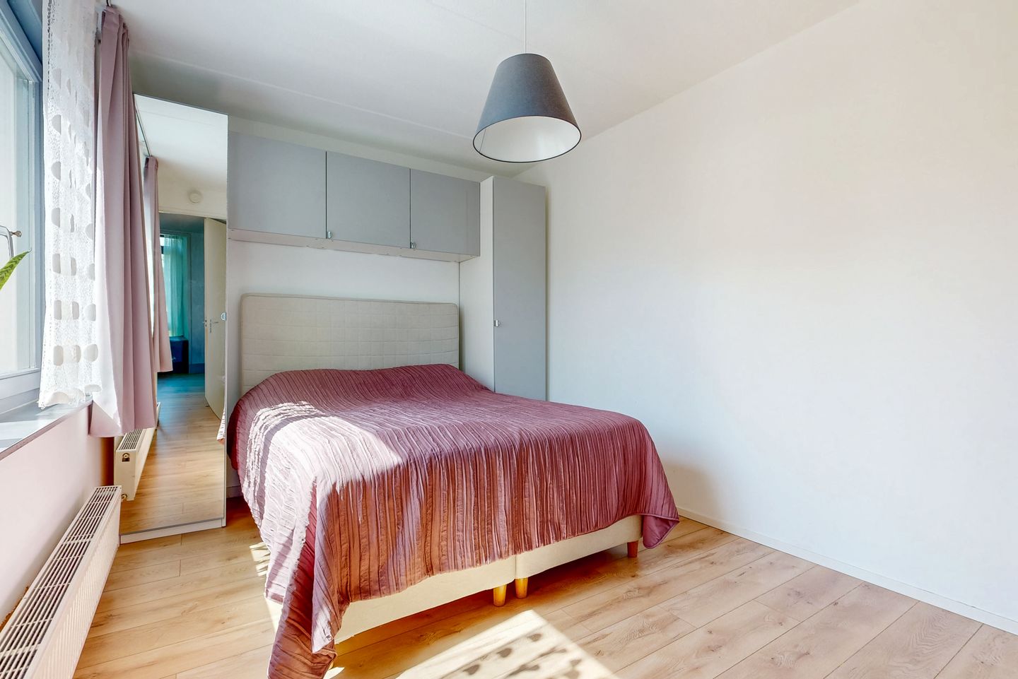 Spacious and Modern Corner Home with Private Parking and Two Bathrooms — 20