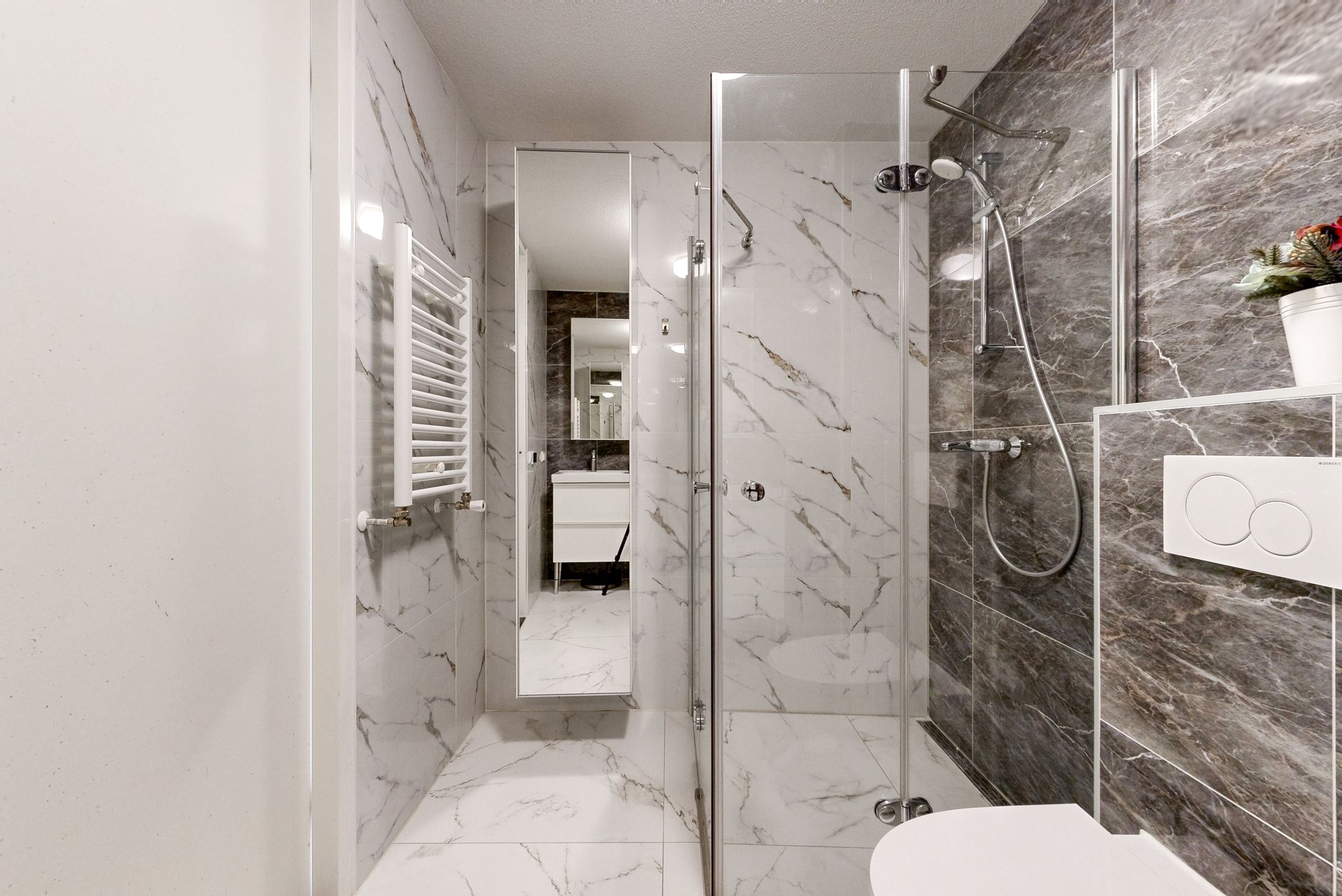 Spacious and Modern Corner Home with Private Parking and Two Bathrooms — 24