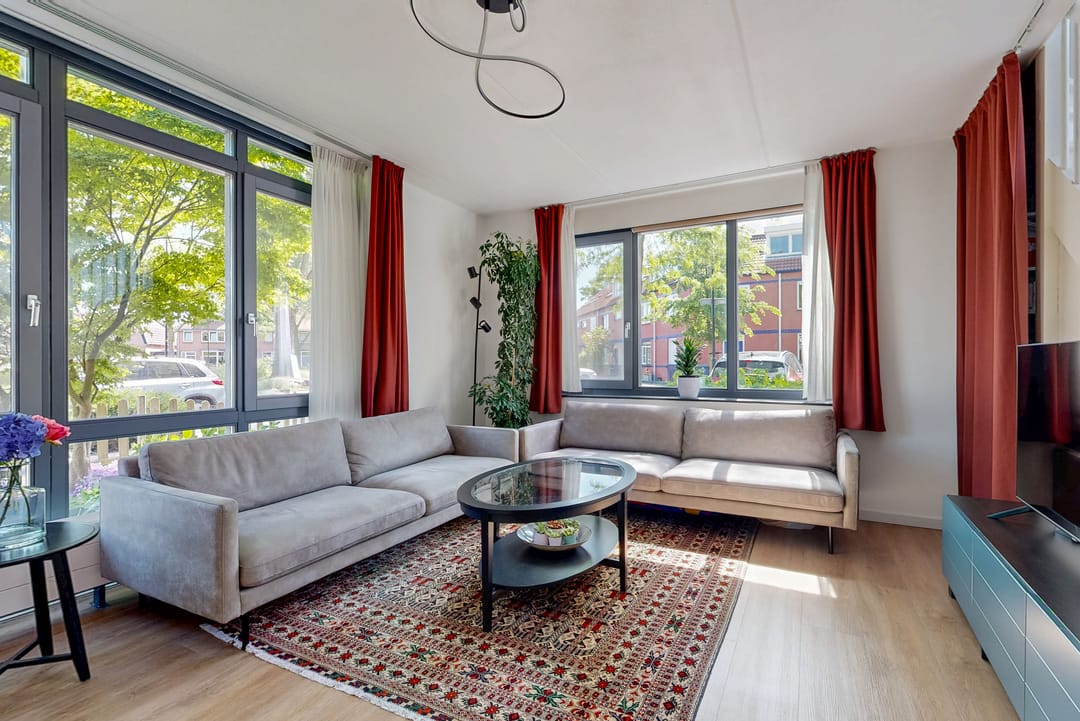Spacious and Modern Corner Home with Private Parking and Two Bathrooms — 8