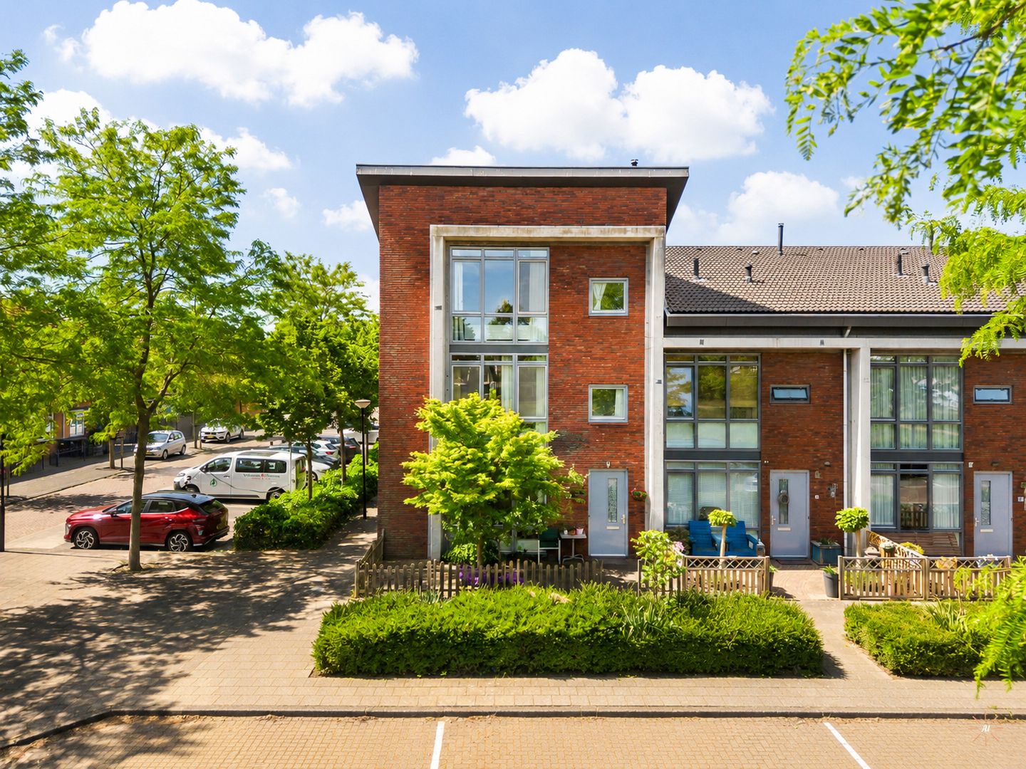 Spacious and Modern Corner Home with Private Parking and Two Bathrooms — 35