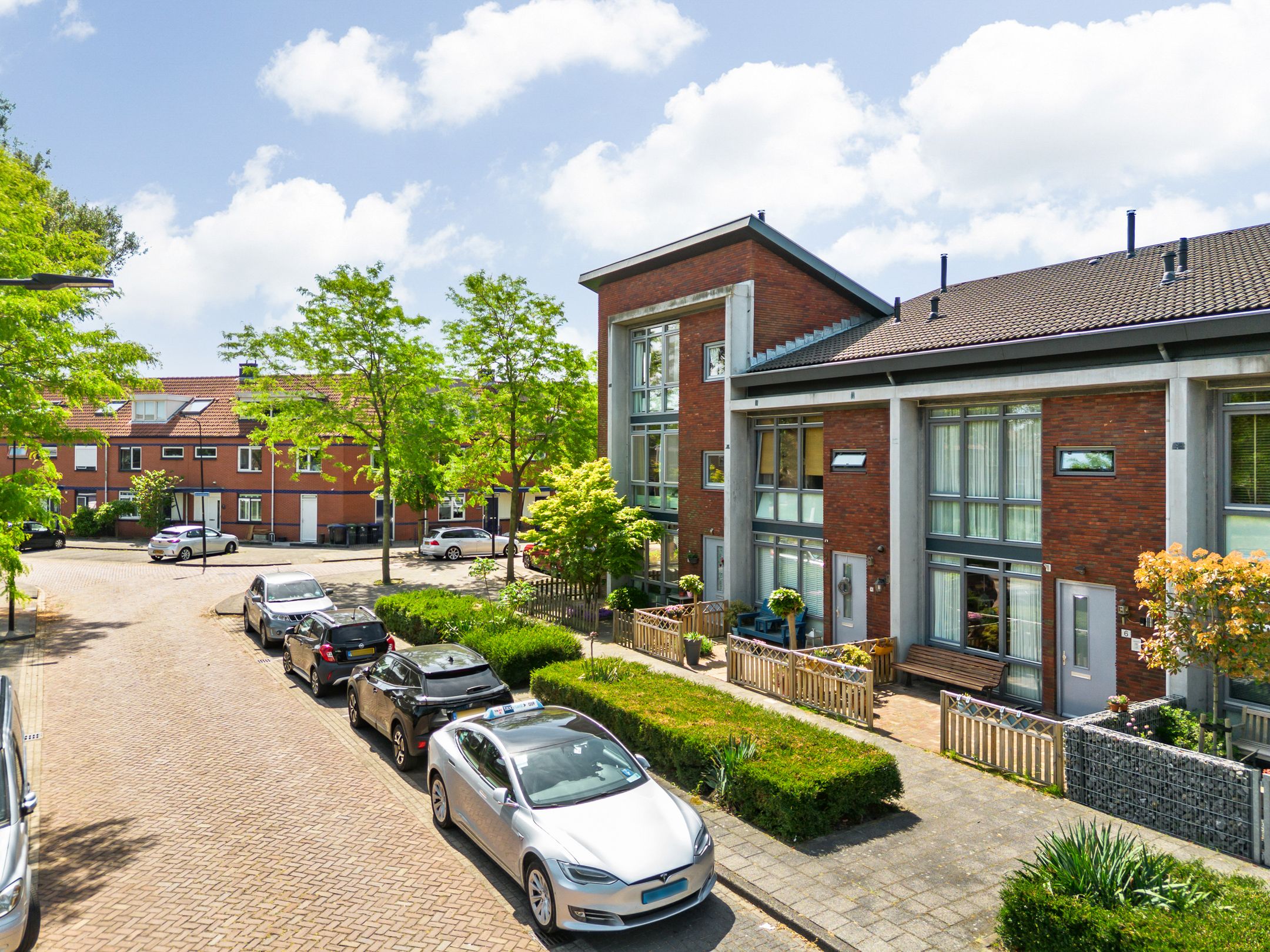 Spacious and Modern Corner Home with Private Parking and Two Bathrooms — 36