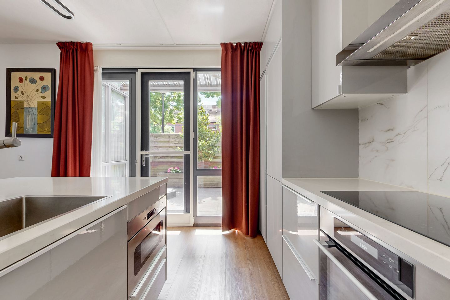 Spacious and Modern Corner Home with Private Parking and Two Bathrooms — 14