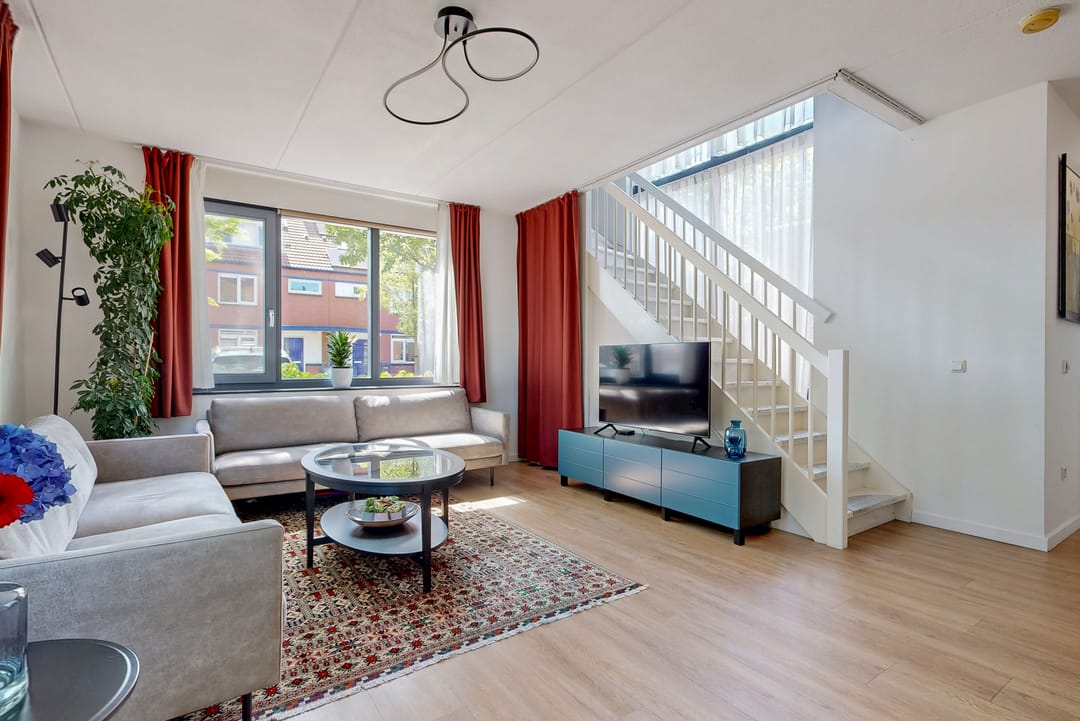 Spacious and Modern Corner Home with Private Parking and Two Bathrooms — 7