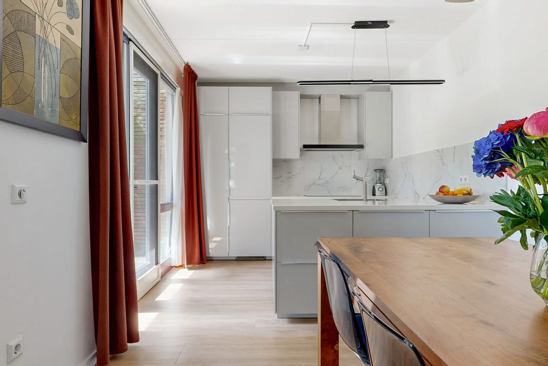 Spacious and Modern Corner Home with Private Parking and Two Bathrooms — 11