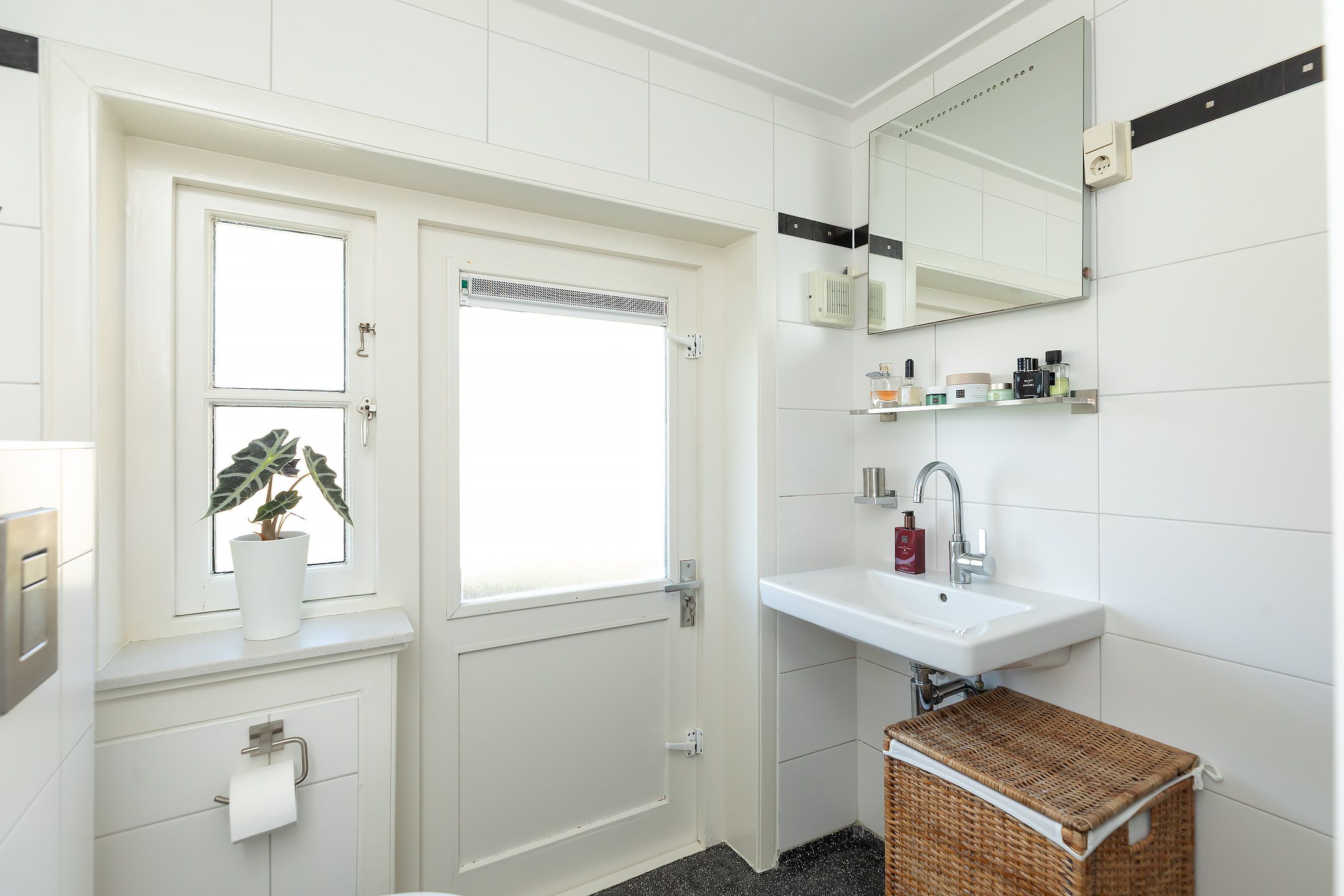 Charming 1930s Corner House in Astronomische Neighborhood with Sunny West-Facing Garden — 15
