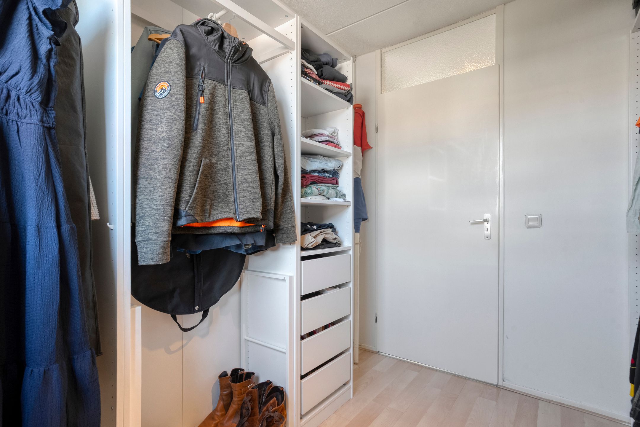 Spacious and Move-in Ready Terraced Home with Modern Bathroom and Sunny Garden in Emmeloord — 27