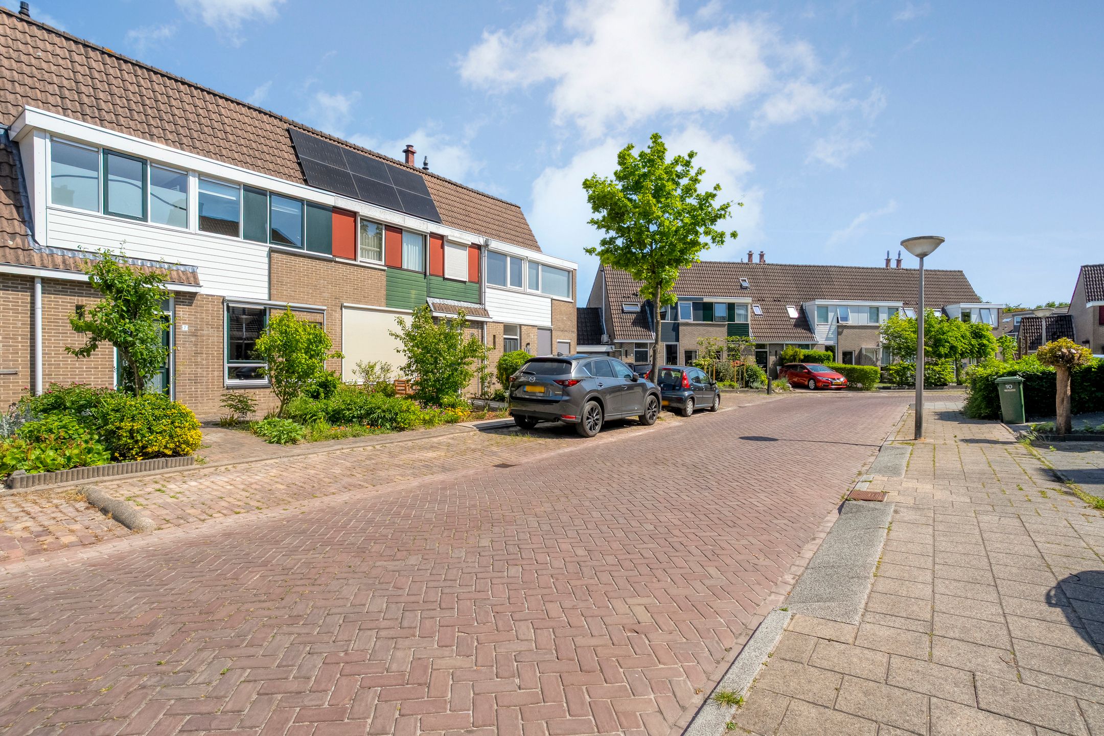 Spacious and Move-in Ready Terraced Home with Modern Bathroom and Sunny Garden in Emmeloord — 45