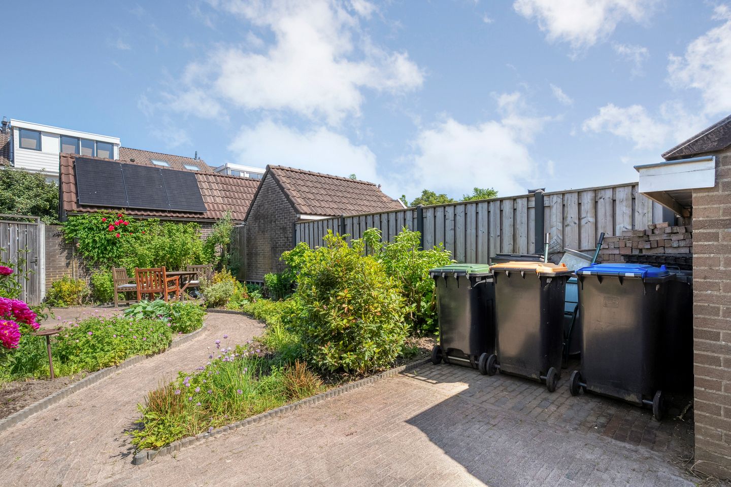 Spacious and Move-in Ready Terraced Home with Modern Bathroom and Sunny Garden in Emmeloord — 35