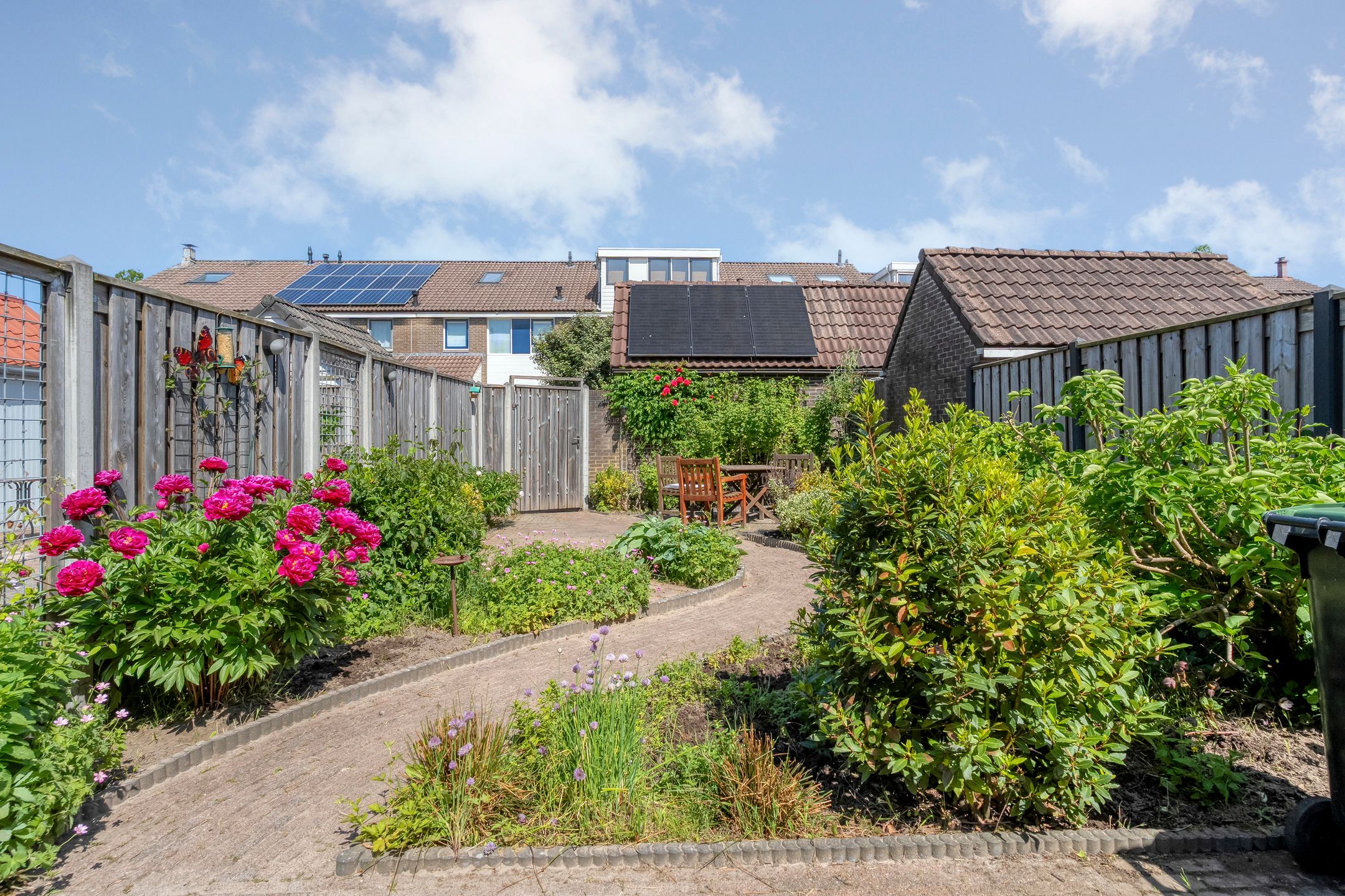 Spacious and Move-in Ready Terraced Home with Modern Bathroom and Sunny Garden in Emmeloord — 36
