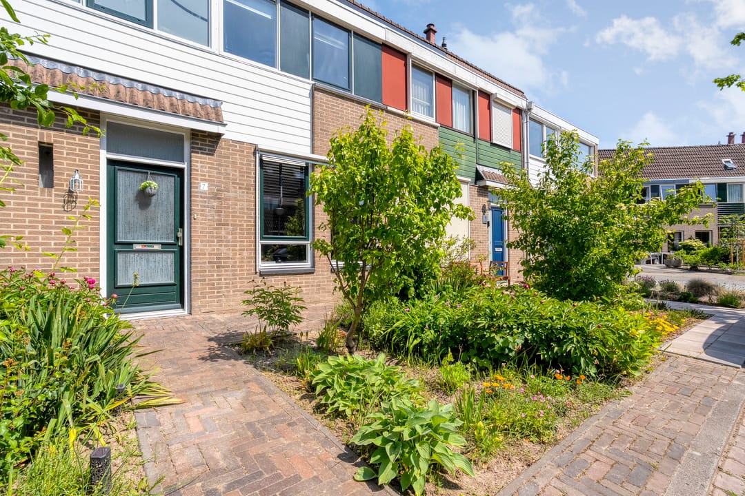 Spacious and Move-in Ready Terraced Home with Modern Bathroom and Sunny Garden in Emmeloord — 7