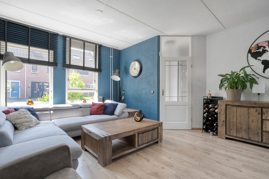 Spacious and Move-in Ready Terraced Home with Modern Bathroom and Sunny Garden in Emmeloord — 13
