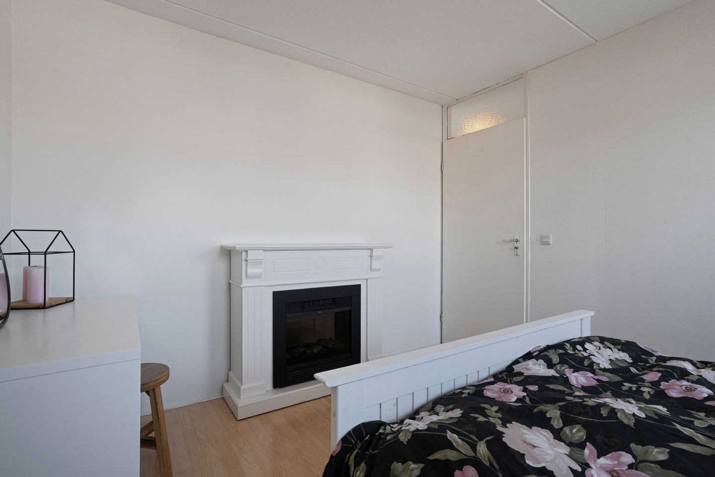 Spacious and Move-in Ready Terraced Home with Modern Bathroom and Sunny Garden in Emmeloord — 25