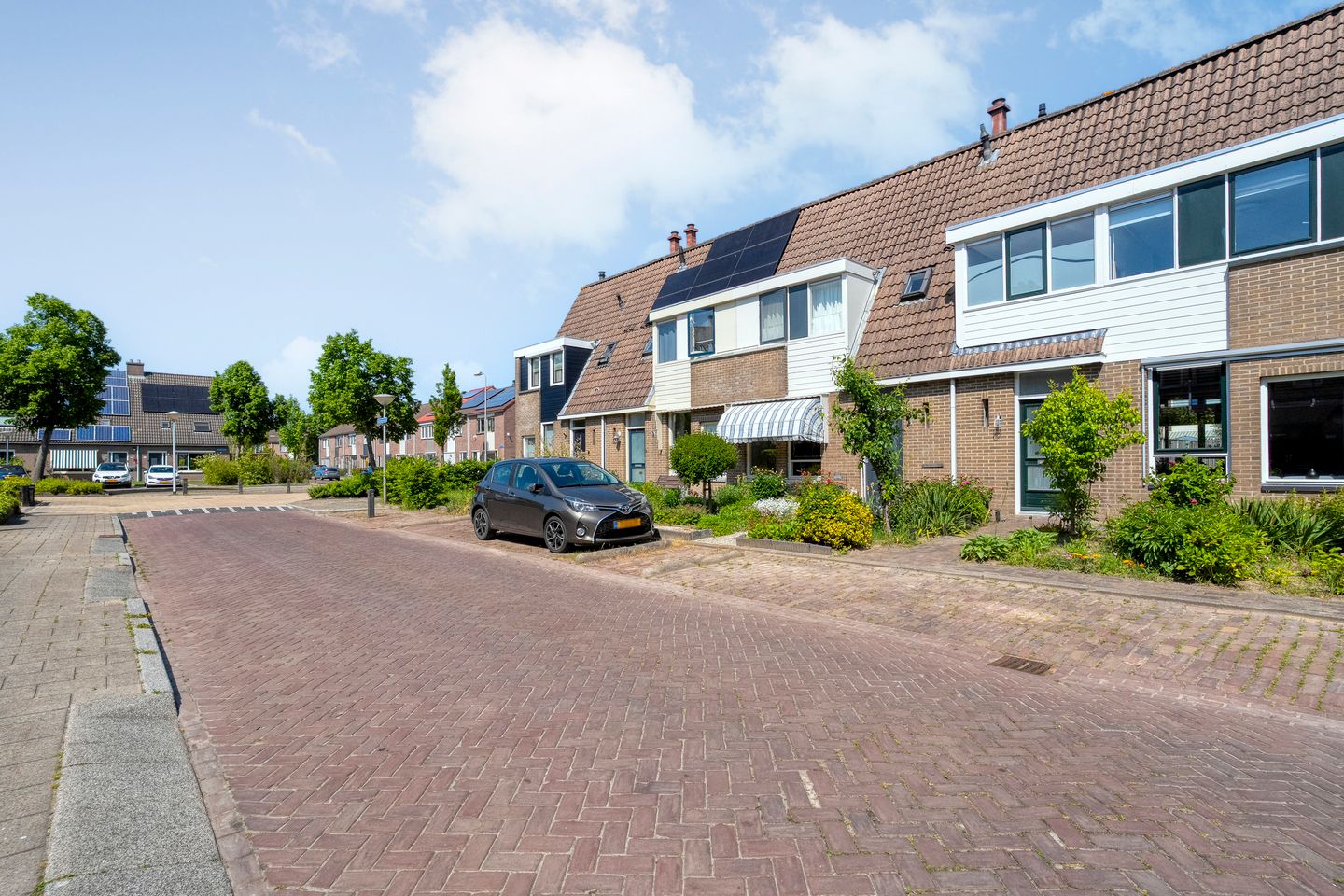 Spacious and Move-in Ready Terraced Home with Modern Bathroom and Sunny Garden in Emmeloord — 44