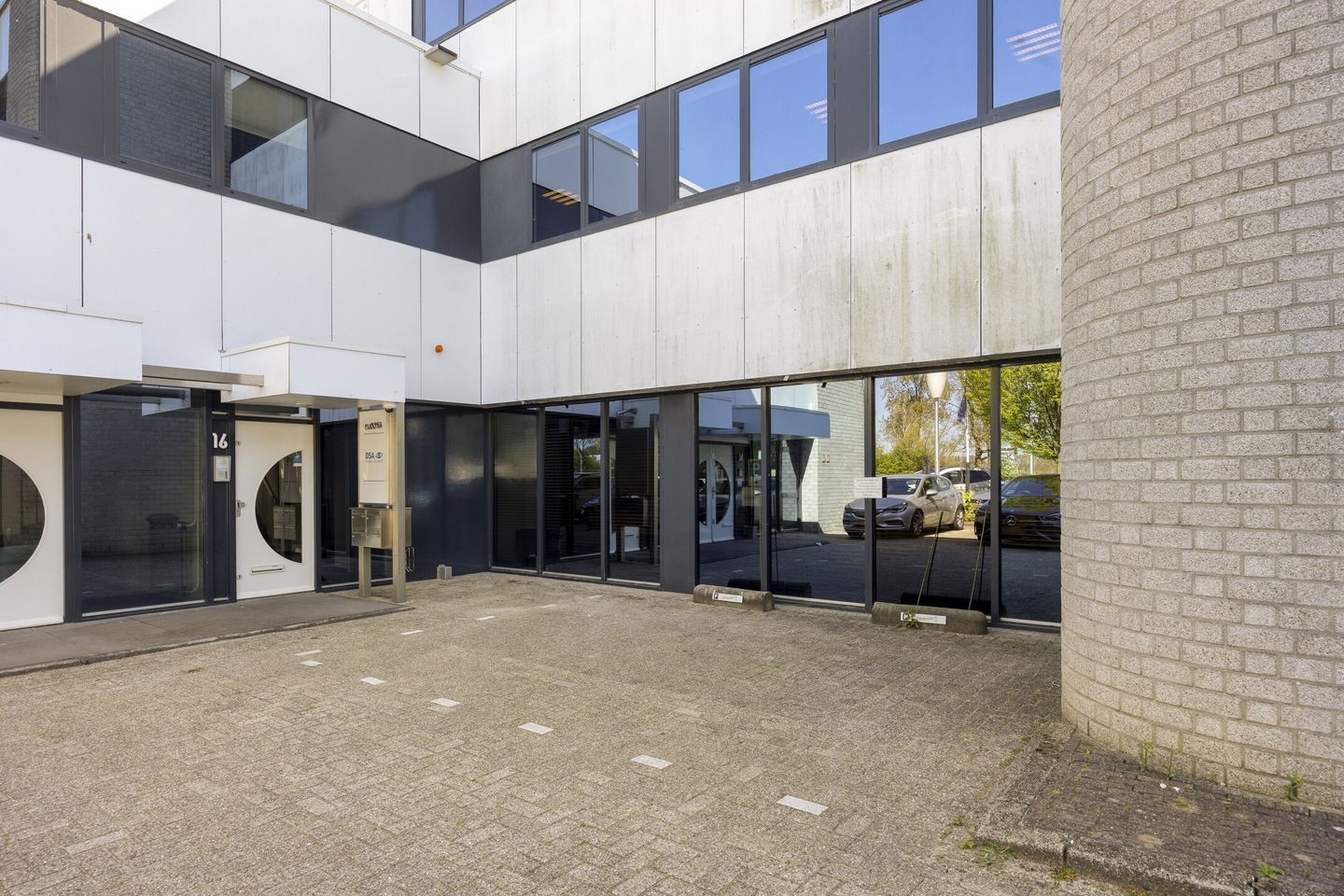 View photo 4 of Bijlmermeerstraat 18