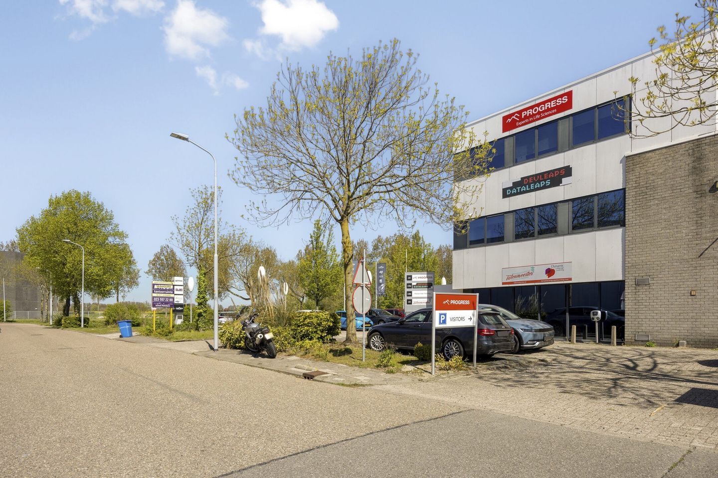 View photo 2 of Bijlmermeerstraat 18