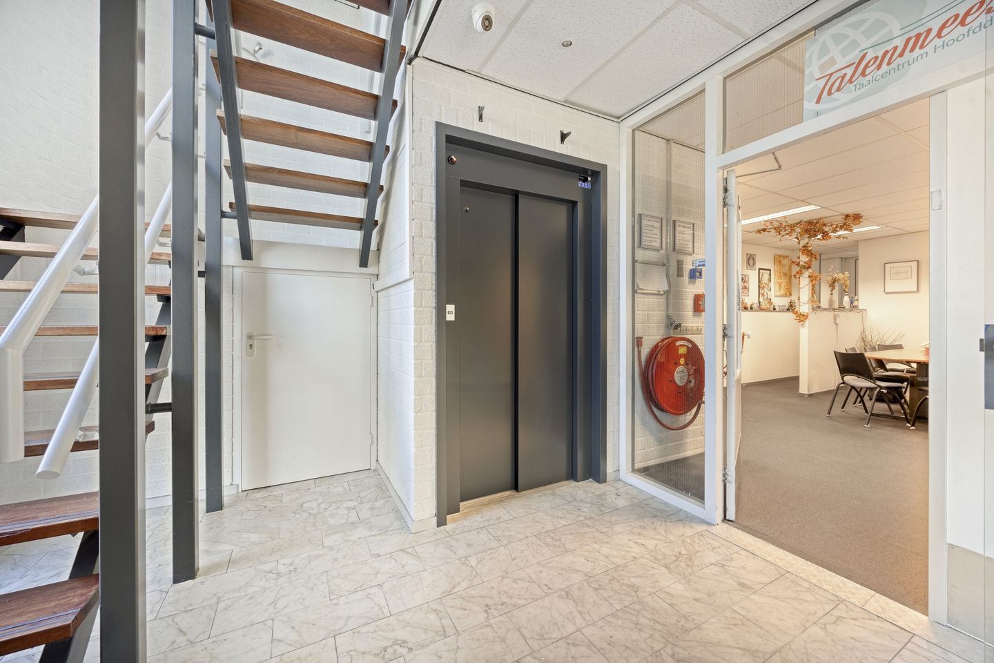 View photo 5 of Bijlmermeerstraat 18