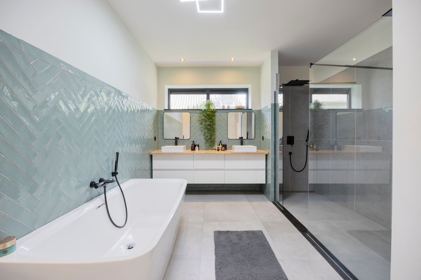Modern High-End Villa with Private Wellness Pool and Panoramic Landscape Views — 25