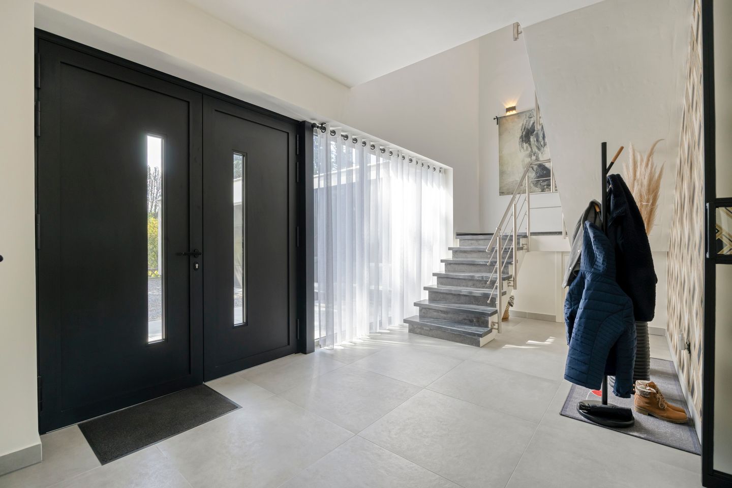 Modern High-End Villa with Private Wellness Pool and Panoramic Landscape Views — 10