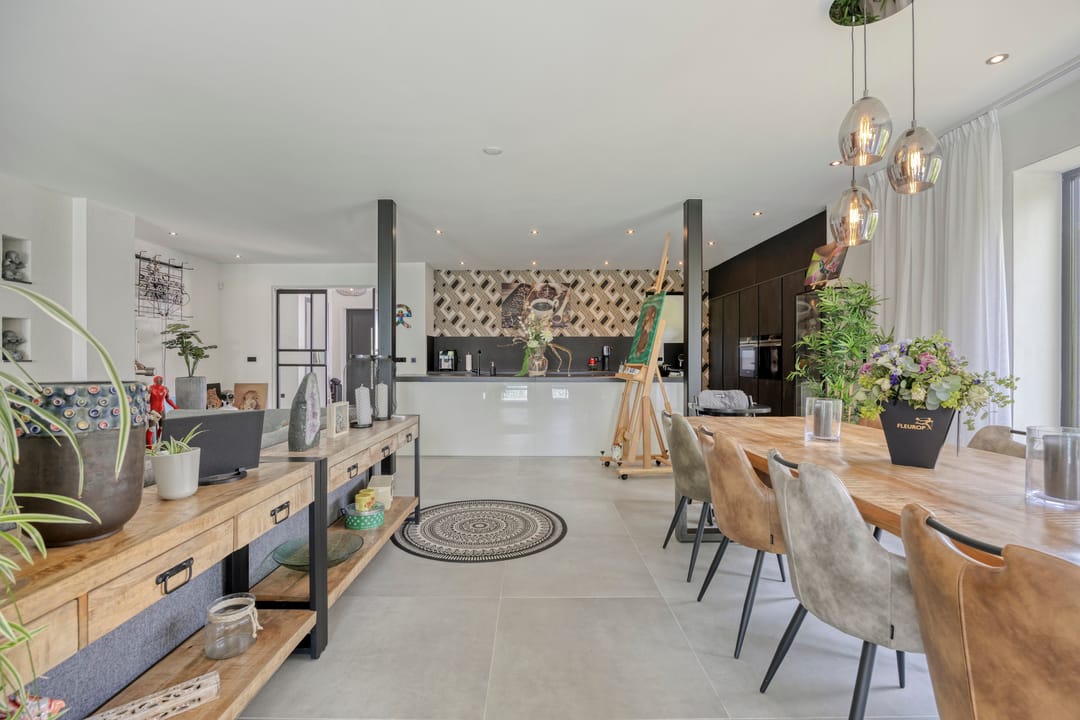 Modern High-End Villa with Private Wellness Pool and Panoramic Landscape Views — 16
