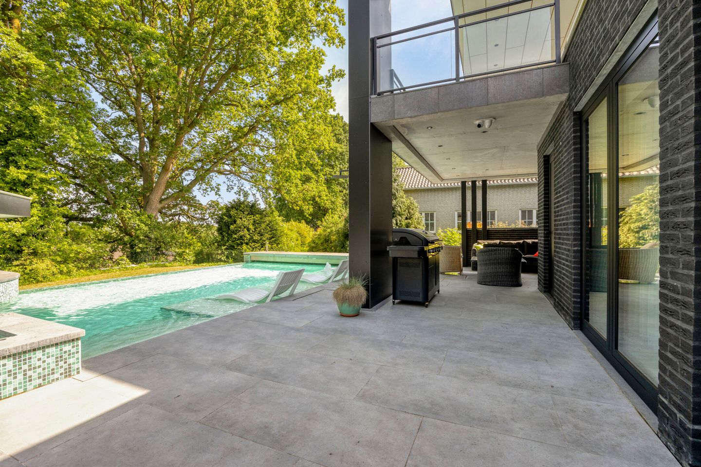 Modern High-End Villa with Private Wellness Pool and Panoramic Landscape Views — 49