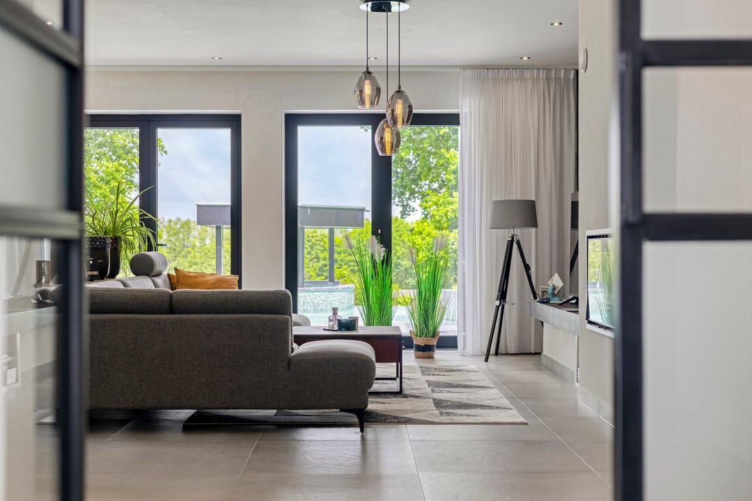 Modern High-End Villa with Private Wellness Pool and Panoramic Landscape Views — 11