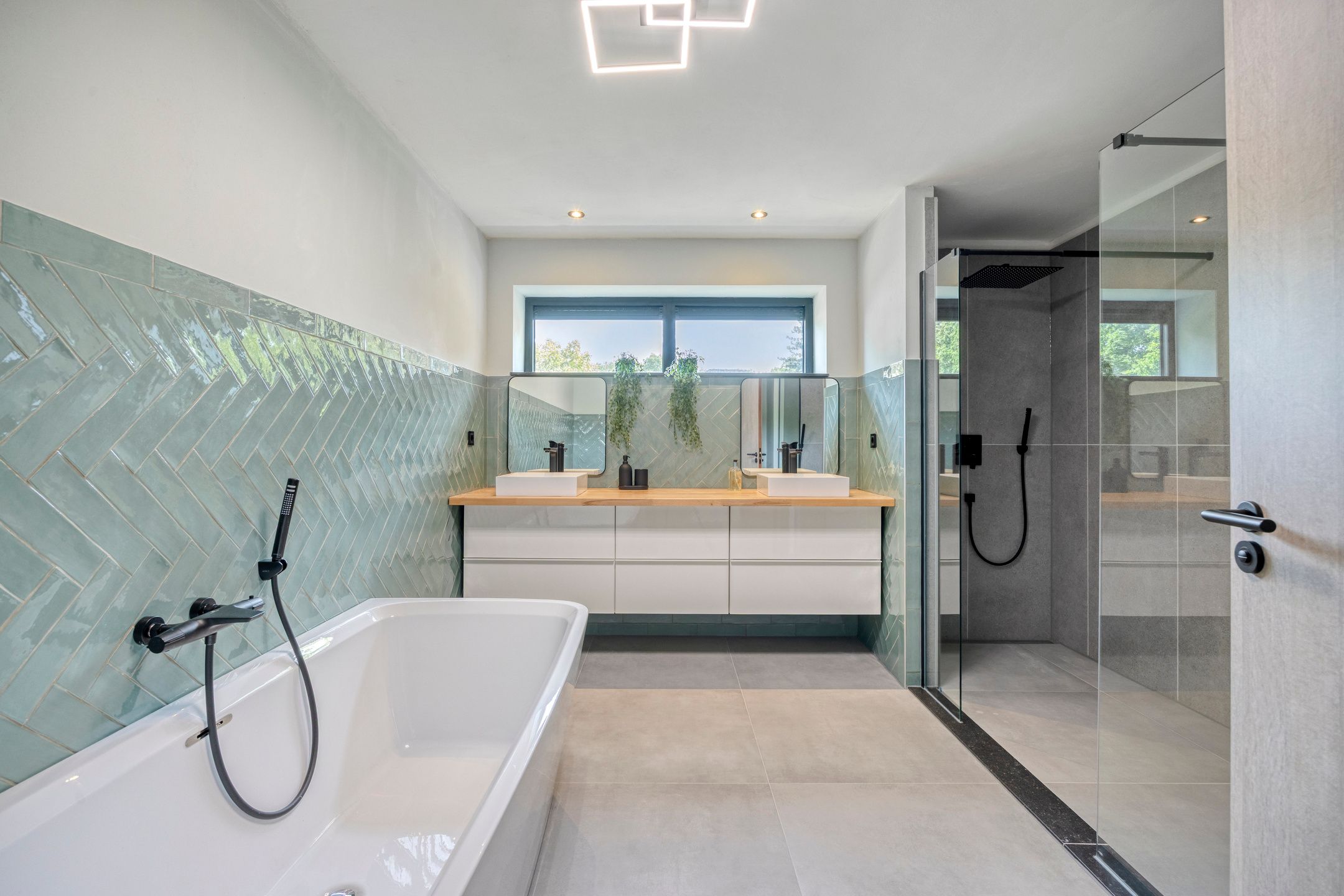 Modern High-End Villa with Private Wellness Pool and Panoramic Landscape Views — 39