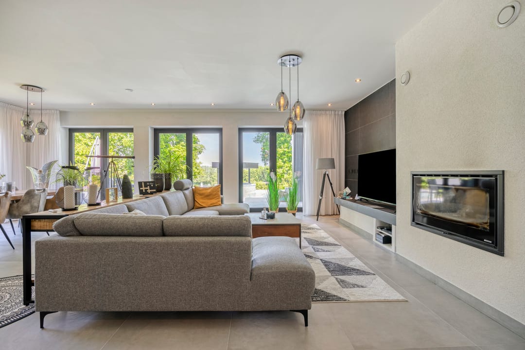 Modern High-End Villa with Private Wellness Pool and Panoramic Landscape Views — 13