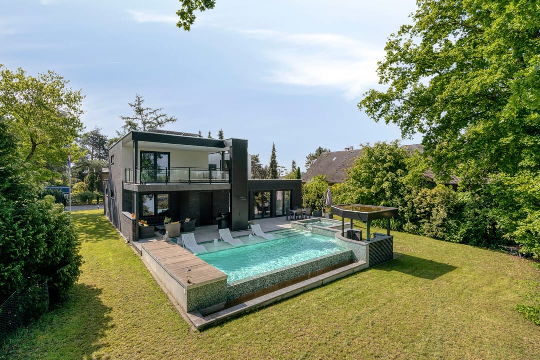 Modern High-End Villa with Private Wellness Pool and Panoramic Landscape Views — 58